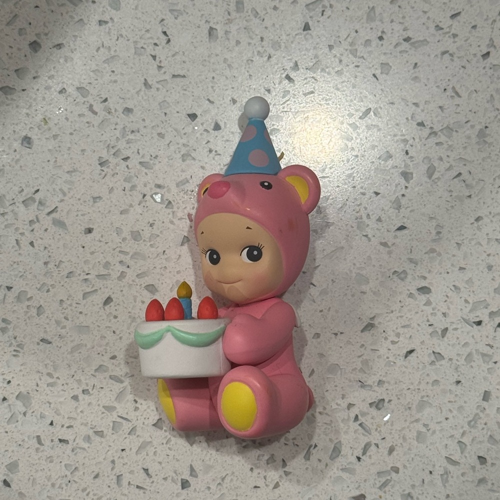 Sonny angel birthday edition pink sitting bear 🐻🎂